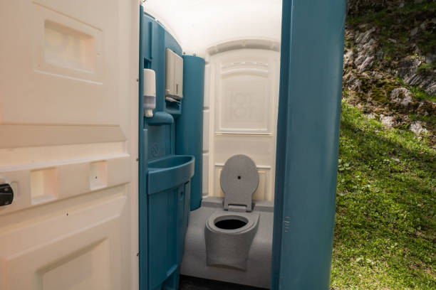 Porta potty delivery and setup in Ackley, IA